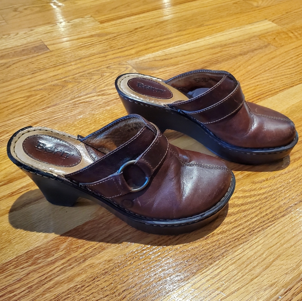 Born leather clogs. Size 6. Brown. Great shape, these shoes will last fo…